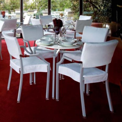 One Cafe Tisch