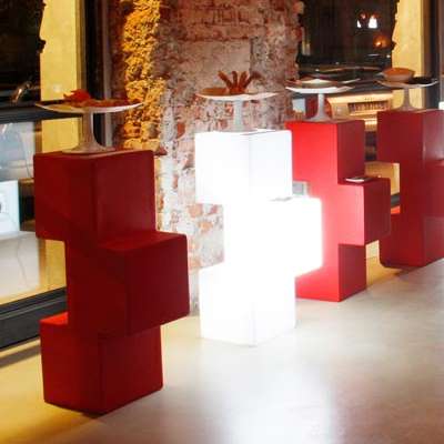 TRIS Stehtisch / Sitzelement