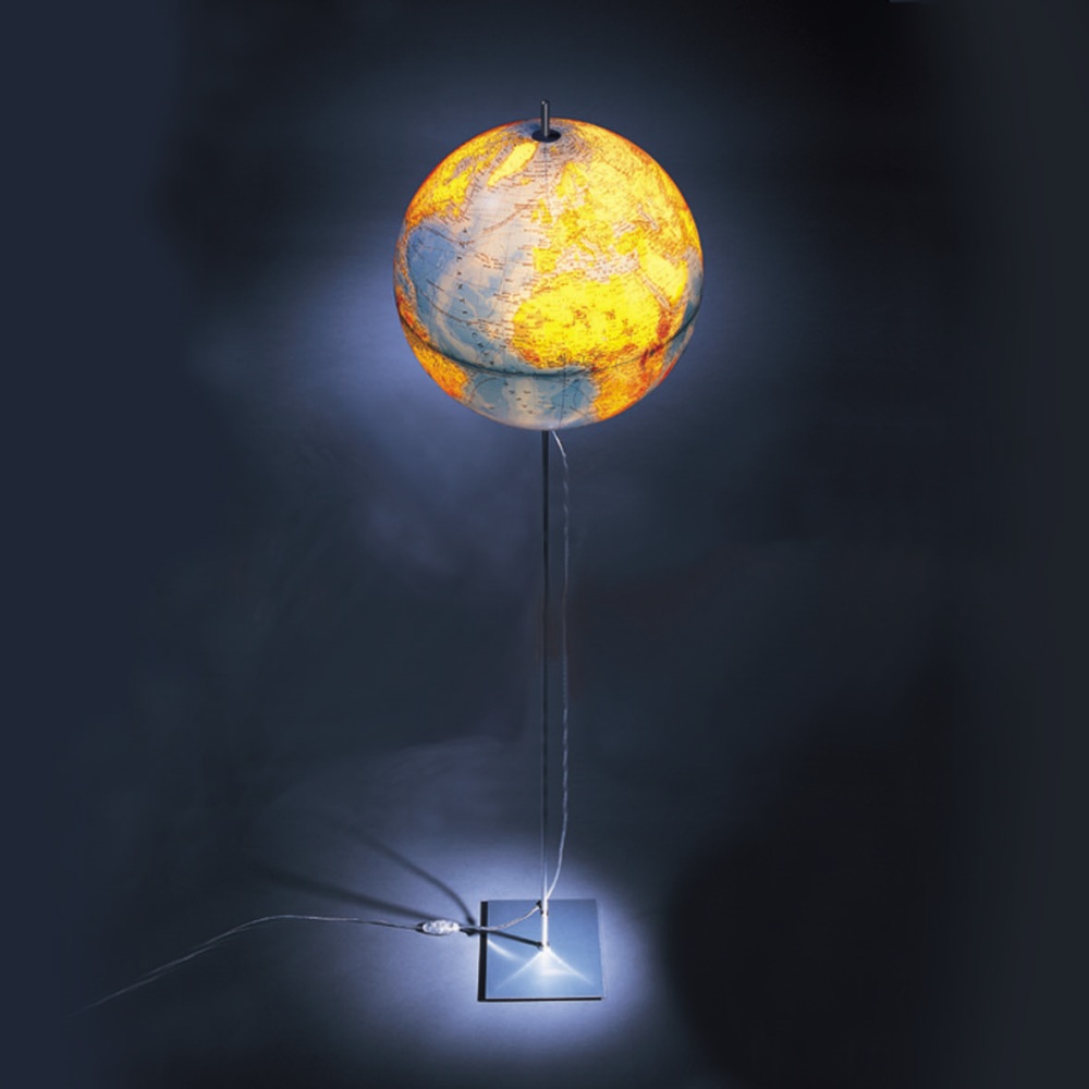 GLOBUS Stehleuchte 180 cm, deutsche Beschriftung von Absolut Lightning GLOBUS Stehleuchte 180 cm, deutsche Beschriftung
