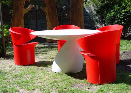 Parabel table von Adelta Parabel table