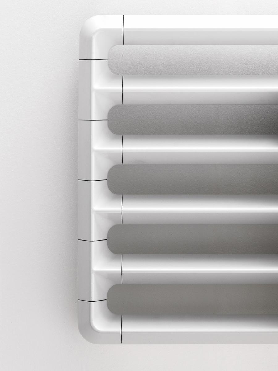 Antrax Design-Heizkrper GHISA horizontal in der Farbe BCOR wei matt, Hhe 44 cm (6 Elemente)