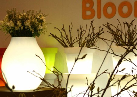 Bloom! Pill Blumentopf beleuchtet