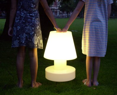 Bloom! Portable Lamp mit Batterie - so leicht