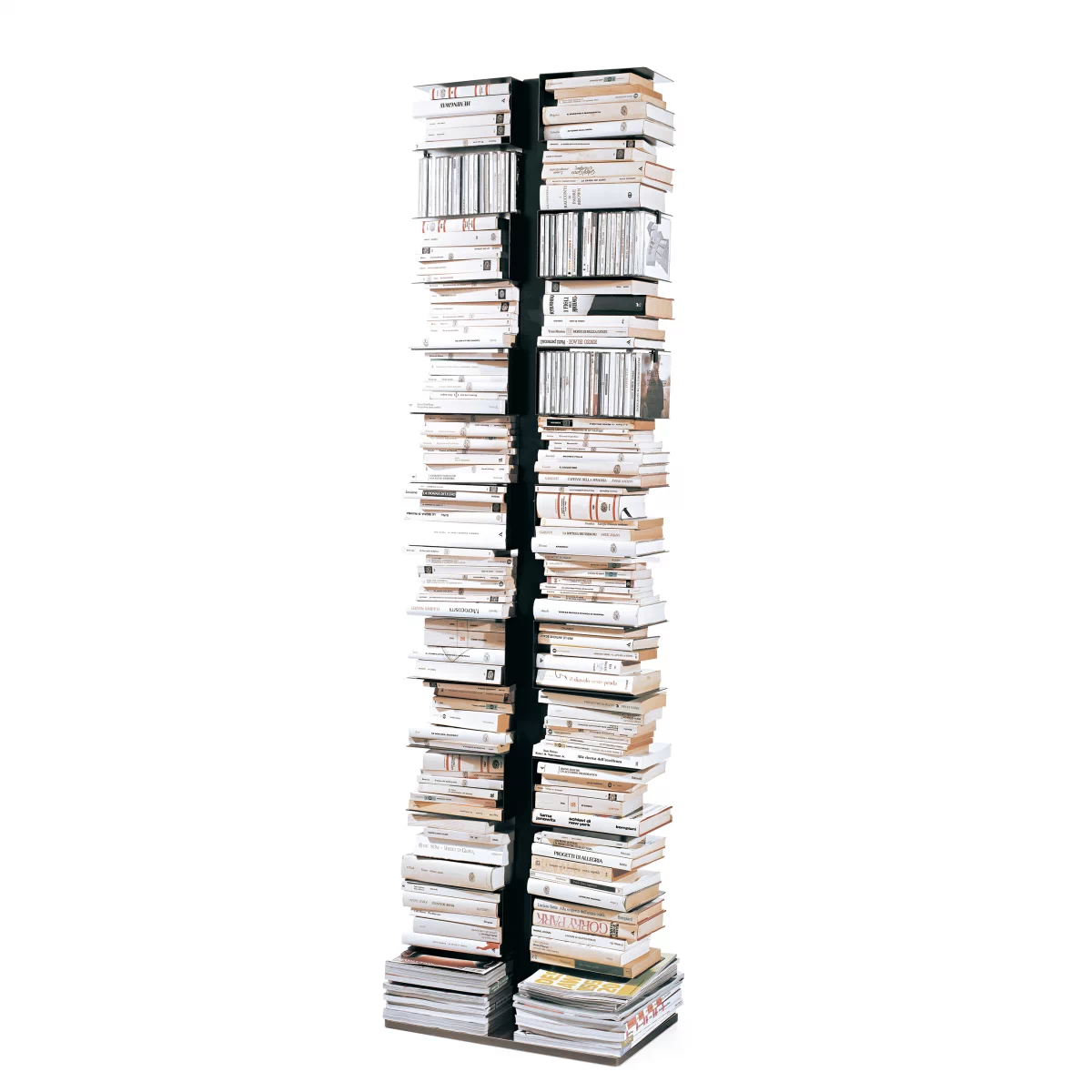 PTOLOMEO X2 Regal in schwarz gefüllt mit Büchern von OpinionCIATTI PTOLOMEO X2 Regal in schwarz gefüllt mit Büchern