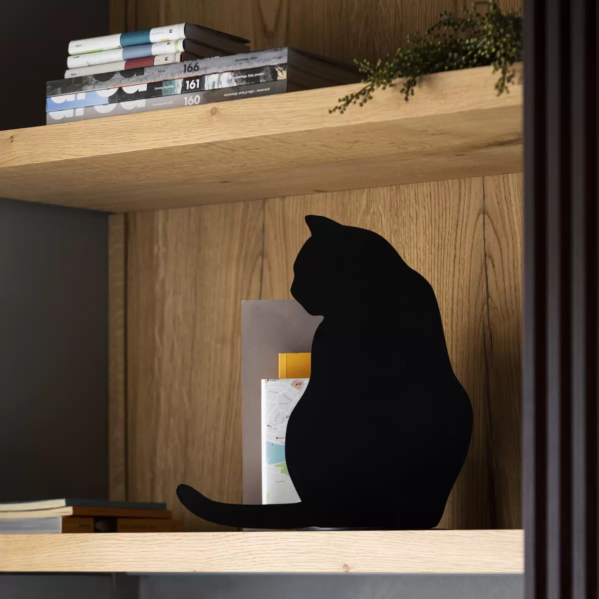 Ombres de Chats Buchstütze sitzende Katze von OpinionCIATTI Ombres de Chats Buchstütze sitzende Katze