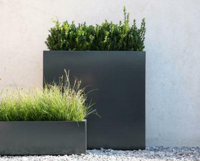 Vorne: FLOWERBOX Pflanzgefäß Höhe 25 cm, anthrazit von Conmoto Vorne: FLOWERBOX Pflanzgefäß Höhe 25 cm, anthrazit