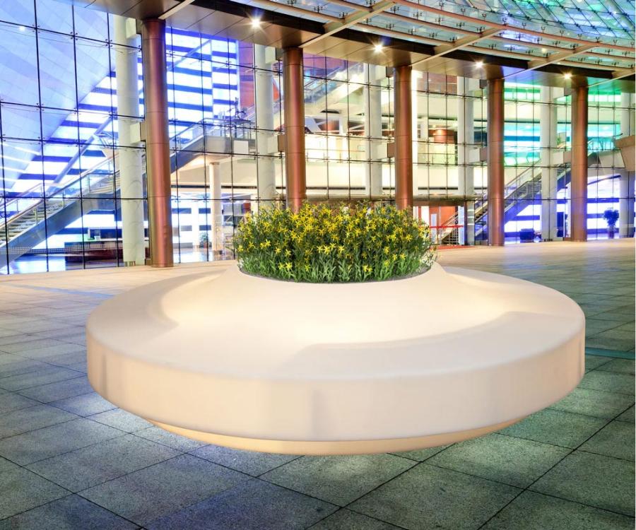 PIAZZA Pflanzobjekt / Sitzbank von degardo PIAZZA Pflanzobjekt / Sitzbank
