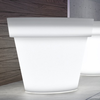IKON Blumentopf beleuchtet von euro3plast IKON Blumentopf beleuchtet