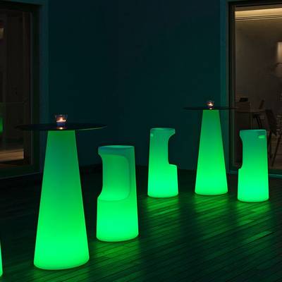 FURA Barhocker und FURA Stehtisch mit LED-Beleuchtung