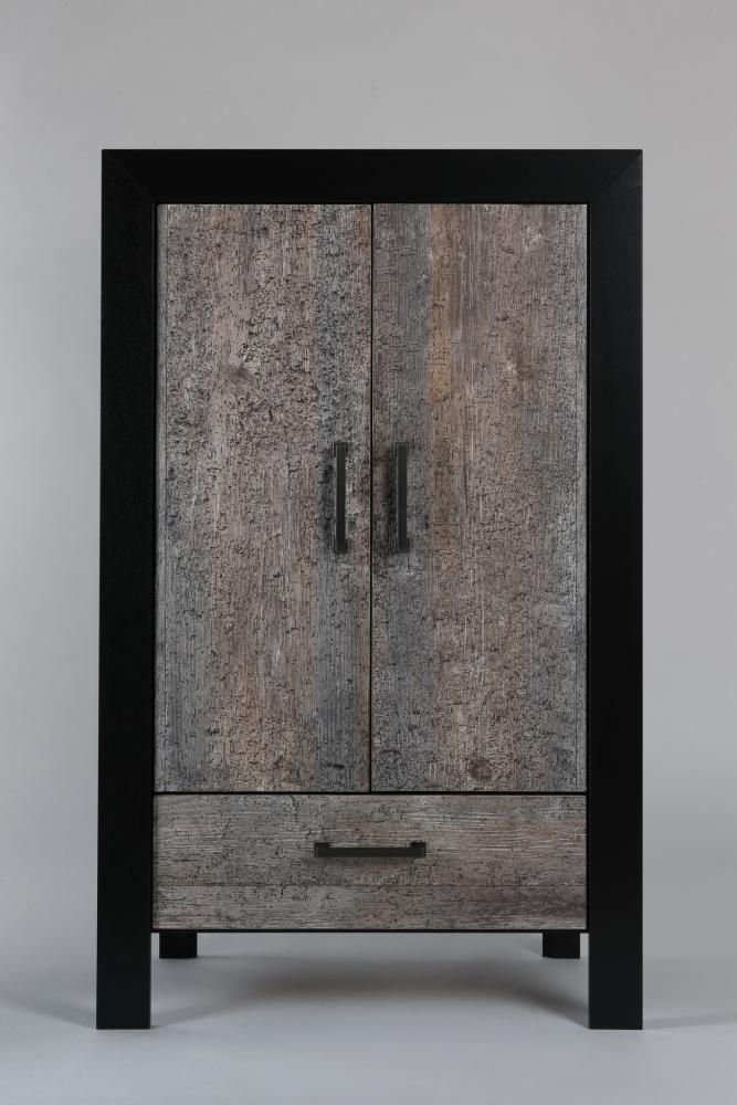marian Schrank 2-türig, 125 cm, Fichte Altholz grau gewurmt, Rahmen Eiche schwarz von FISCHER marian Schrank 2-türig, 125 cm, Fichte Altholz grau gewurmt, Rahmen Eiche schwarz