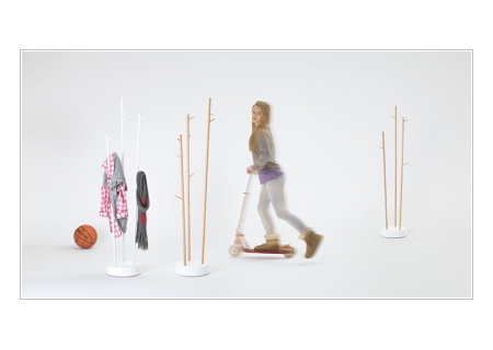 Sticks_Mini Garderobe für Kinder von FORMvorRAT Sticks_Mini Garderobe für Kinder