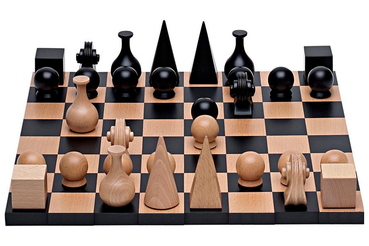 Man Ray Schachspiel massives Buchenholz komplett mit Figuren von Klein und More Man Ray Schachspiel massives Buchenholz komplett mit Figuren