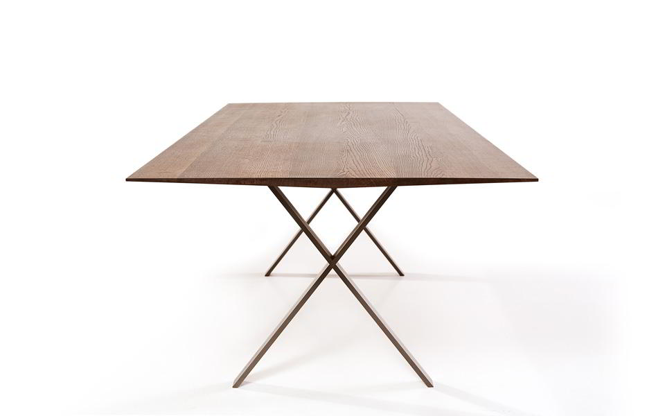 LAX Tisch mit Massivholz Tischplatte