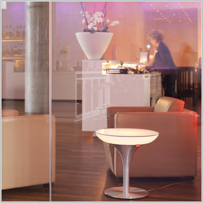 LOUNGE S und LOUNGE S LED Leuchttisch Indoor von moree, m