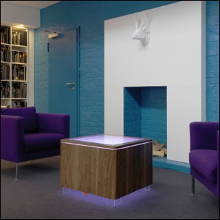 ORA LED und LED PRO beleuchteter Tisch Walnuss funiert von moree ORA LED und LED PRO beleuchteter Tisch Walnuss funiert