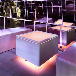 ORA LED und LED PRO beleuchteter Tisch MDF Weiß von moree ORA LED und LED PRO beleuchteter Tisch MDF Weiß