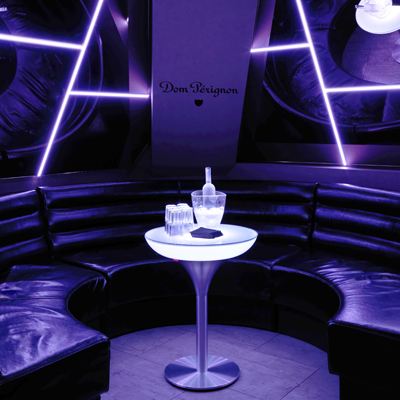 Lounge M 75 beleuchteter Bistrotisch von moree Lounge M 75 beleuchteter Bistrotisch