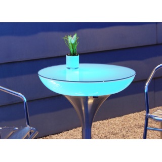 Lounge M 75 beleuchteter Bistrotisch in hellblauem Licht von moree Lounge M 75 beleuchteter Bistrotisch in hellblauem Licht