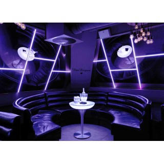 Lounge M 75 beleuchteter Bistrotisch im Club von moree Lounge M 75 beleuchteter Bistrotisch im Club