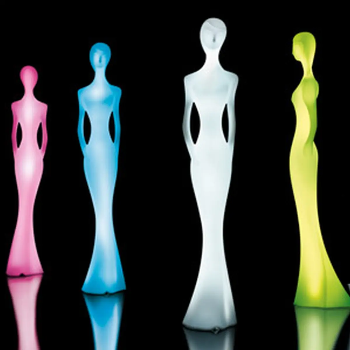 PENELOPE Statue beleuchtet