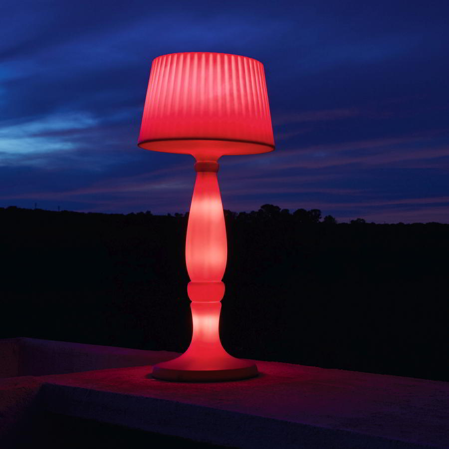 AGATA Stehleuchte effektvoll in rot beleuchtet durch 5 LED Funk-Glühbirnen von MyYour AGATA Stehleuchte effektvoll in rot beleuchtet durch 5 LED Funk-Glühbirnen