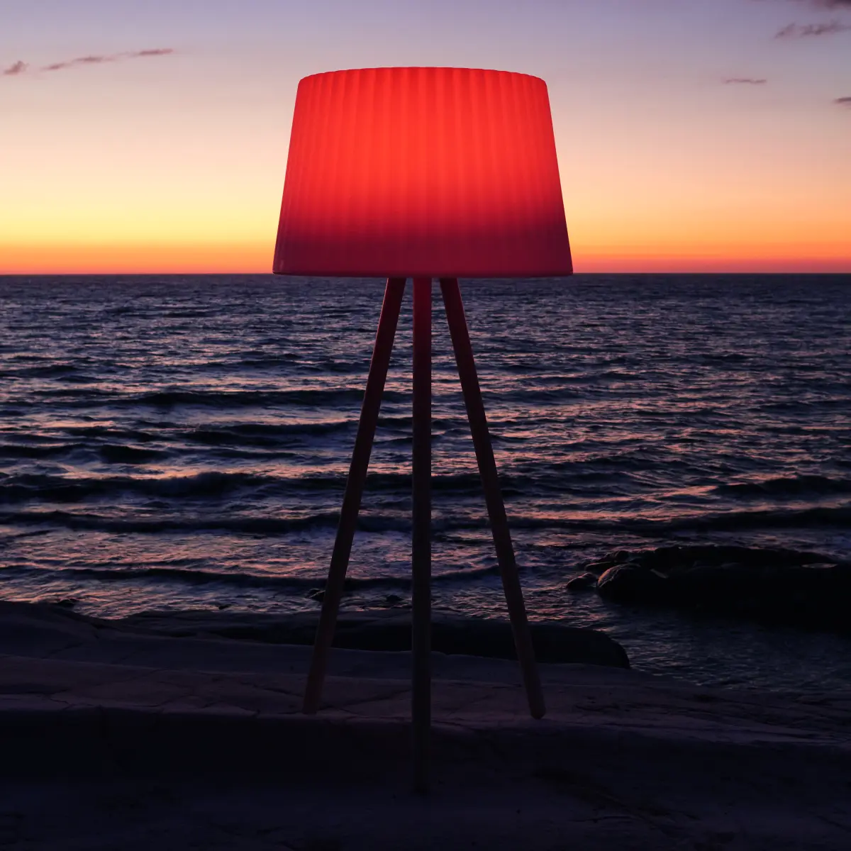 AGATA WOOD Standleuchte im Sonnenuntergang Rotes Licht