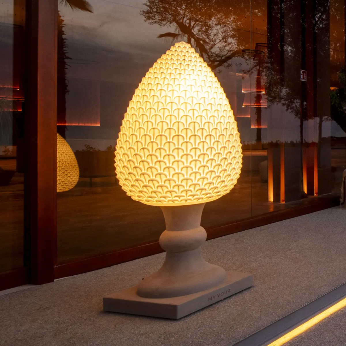 PINA Standleuchte Frontansicht, M