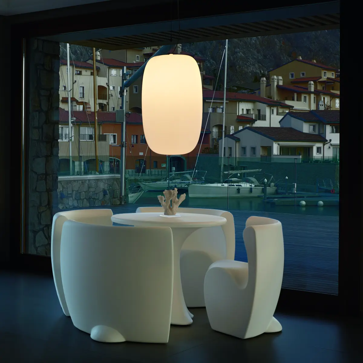 PANDORA L Pendelleuchte Ambientebild �ber einem Esstisch