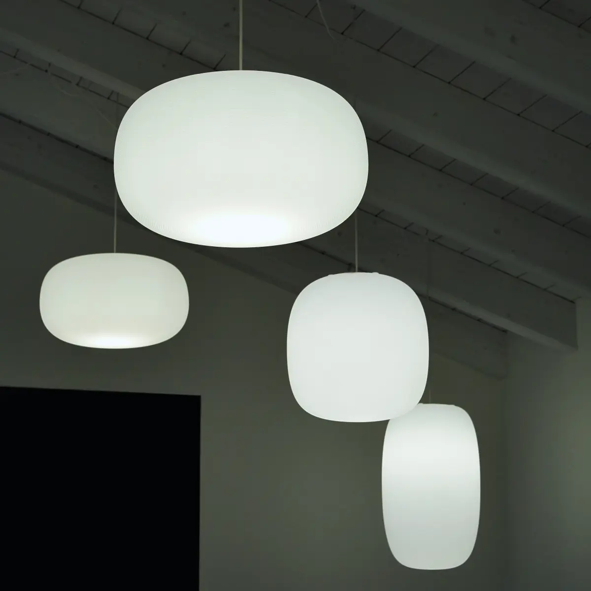 PANDORA Pendelleuchte jede Variante leuchtend von der Decke h�ngend