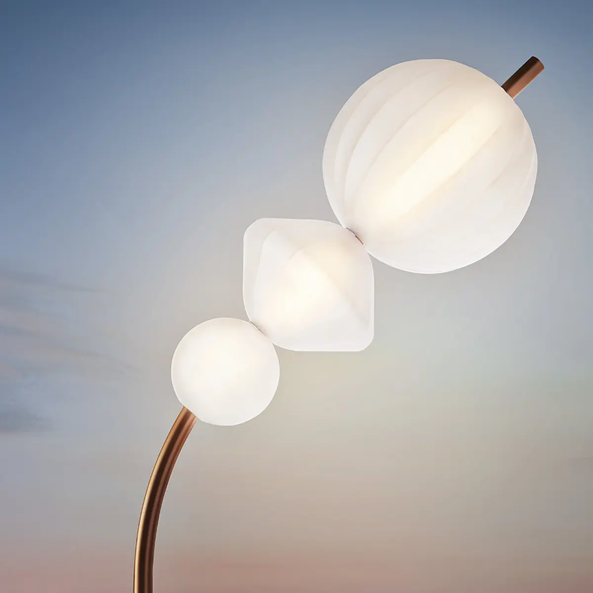 JOY Standleuchte Nahaufnahme von Schirm beleuchtet