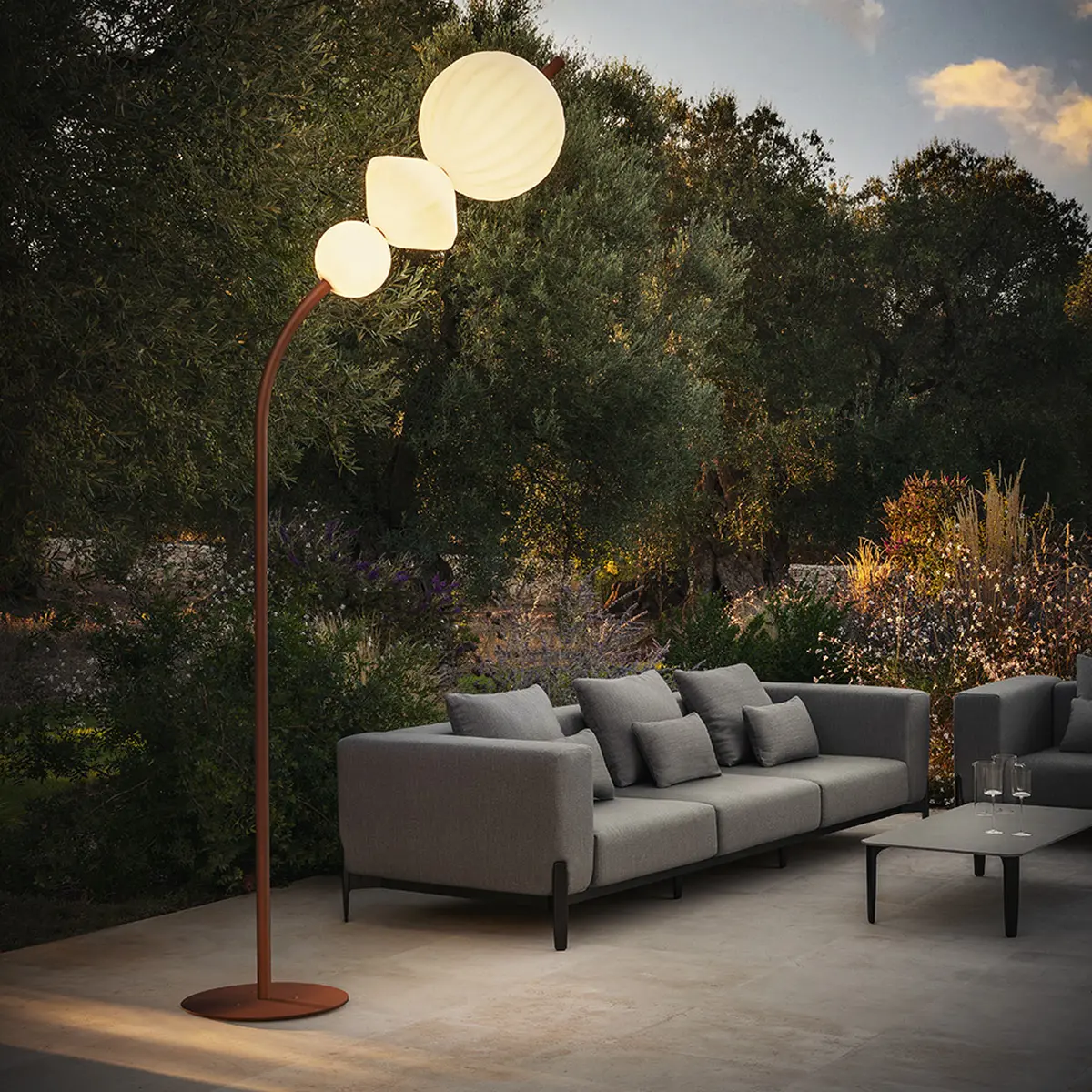 JOY Standleuchte 3 mal mit verschiedenen Sockel Drau�en, M