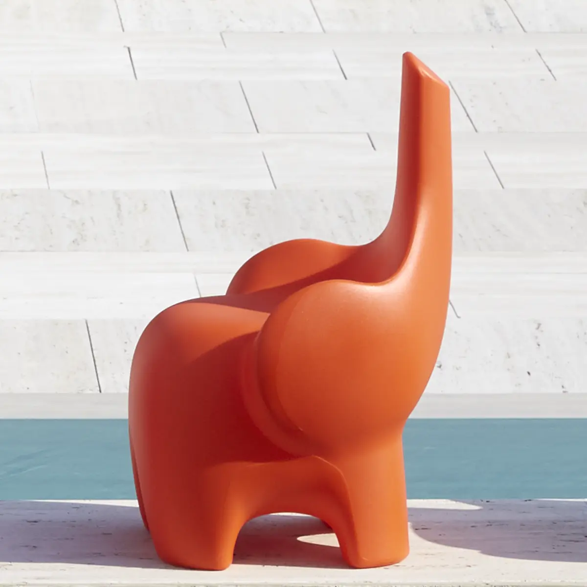 TINO Hocker Orange im nat�rlichen Licht