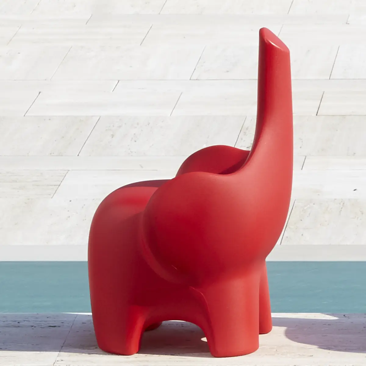 TINO Hocker Rot im nat�rlichen Licht