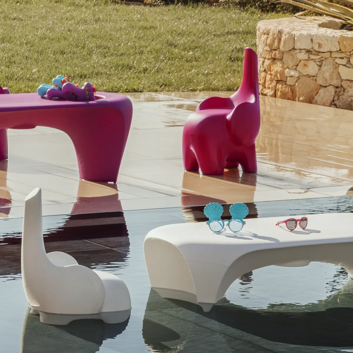 TINO Hocker im und am Pool