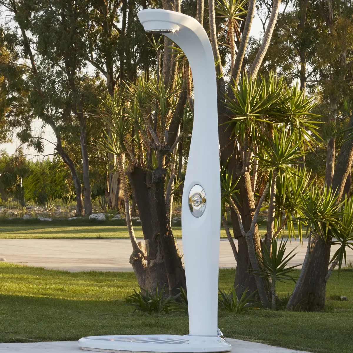 DYNO & PAW Dusche draussen rechts