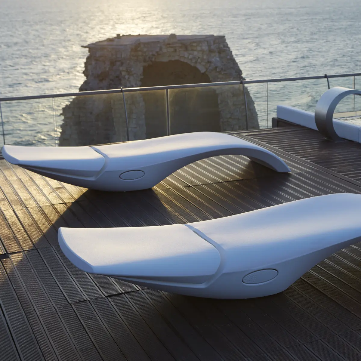 ZOE Sonnenliege in Weiss am Meer