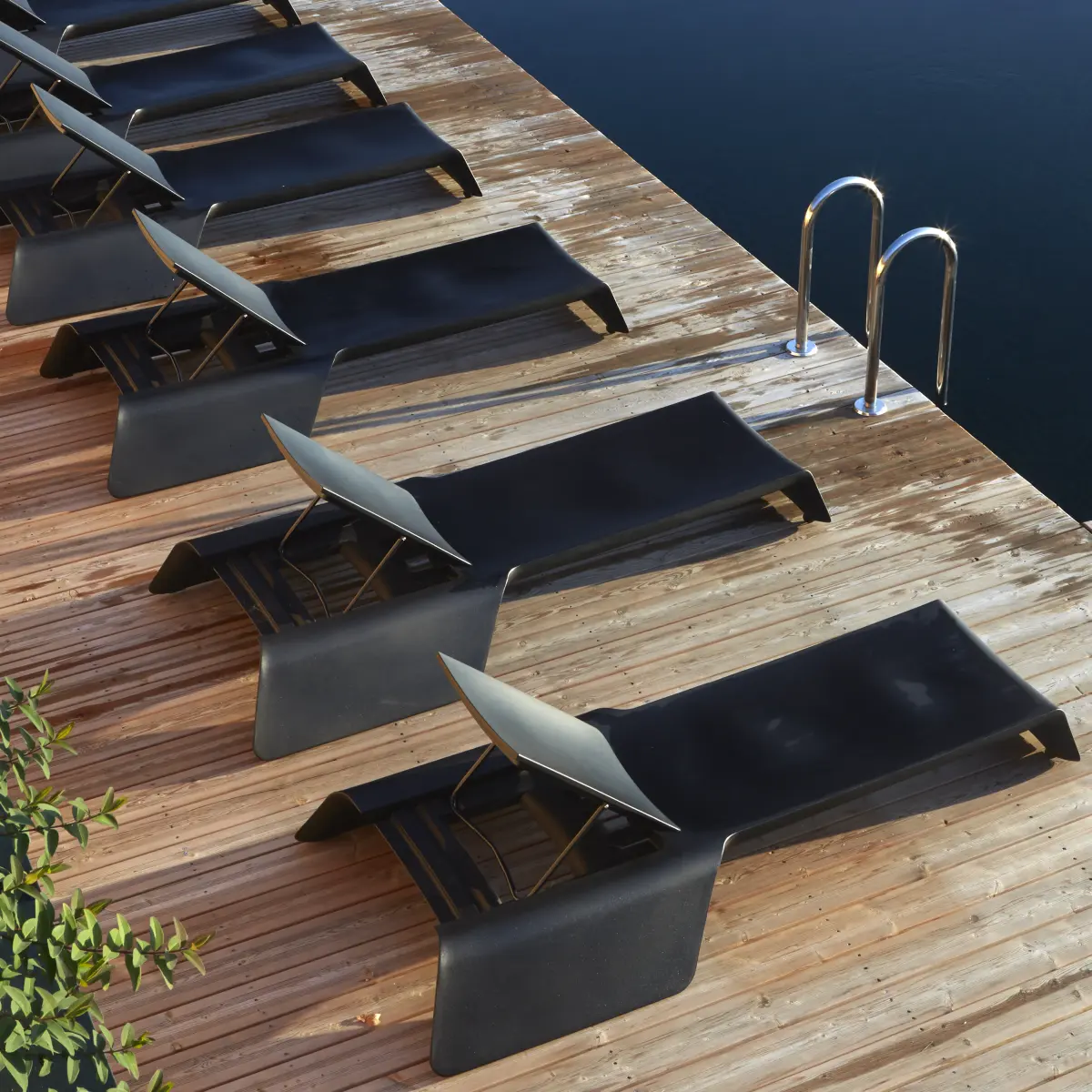 NOVA Sonnenliege Schwarz am Pool