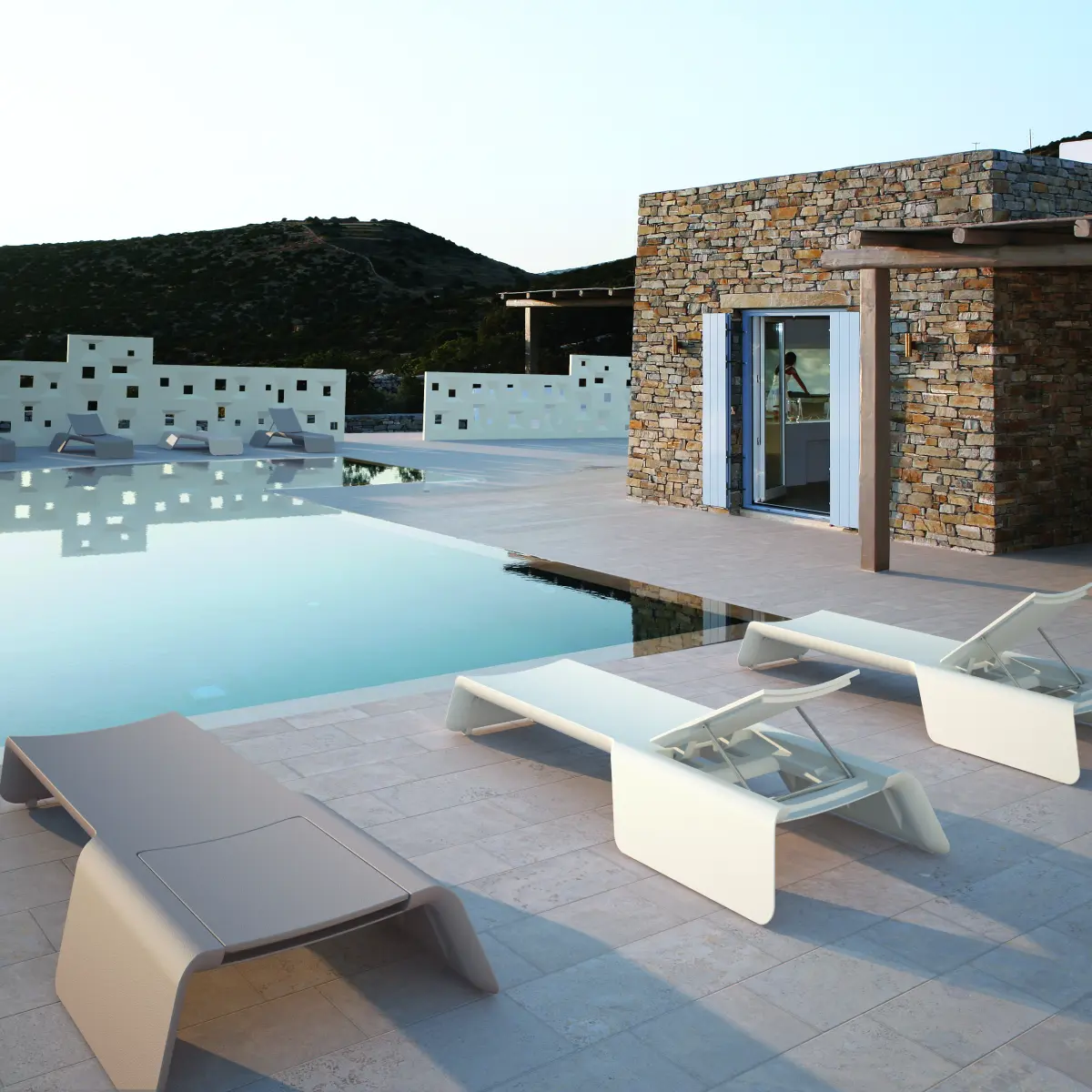 NOVA Sonnenliege Beige und Wei� am Pool