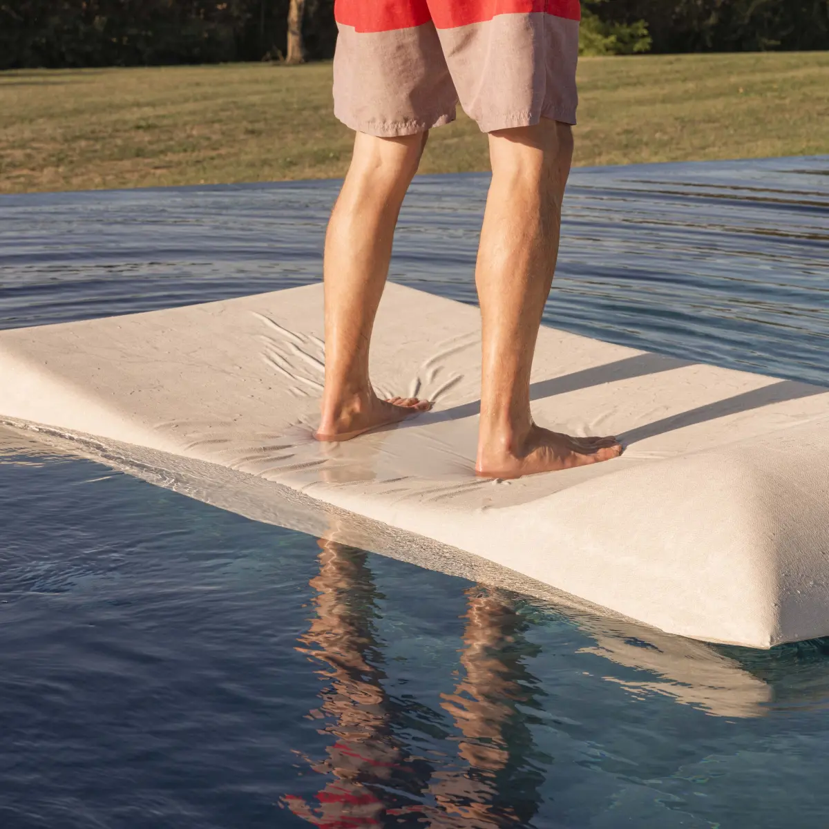 LOUIS Sonnenliege 1 mal in Yuta im Pool 