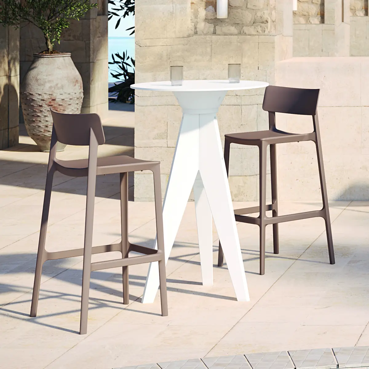 OXFORD Stuhl Beige 2 mal an einem wei�en Tisch Ambientebild