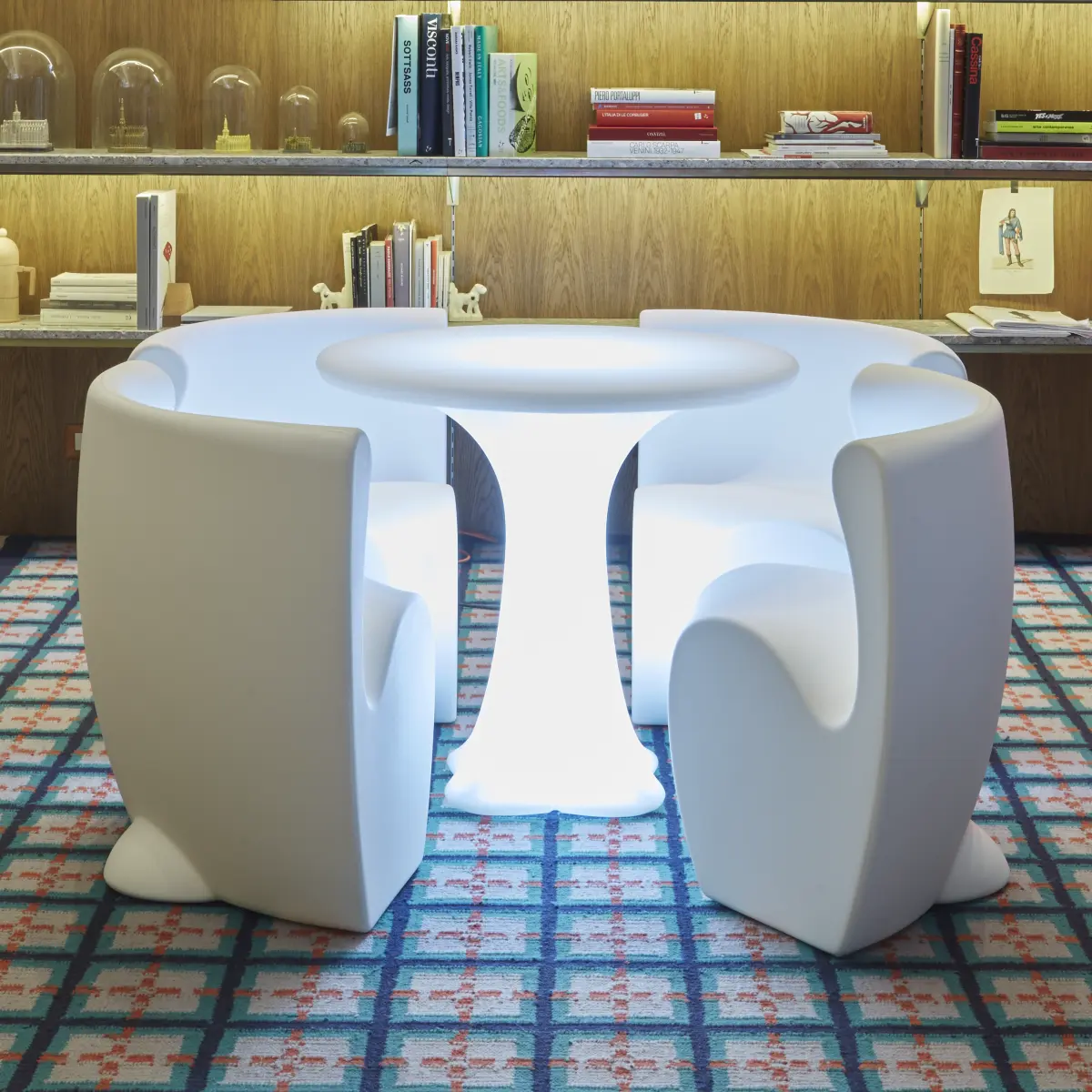 COMMUNITY 4 Lounge Modul Tisch beleuchtet Ambientebild