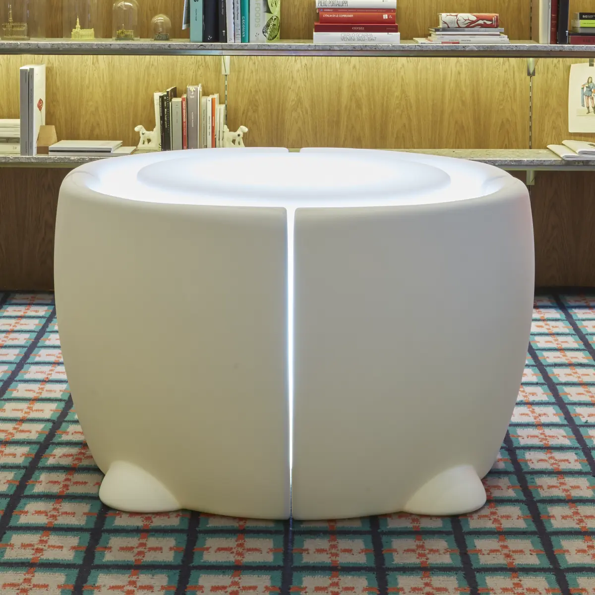 COMMUNITY 4 Lounge Modul Tisch beleuchtet Ambientebild