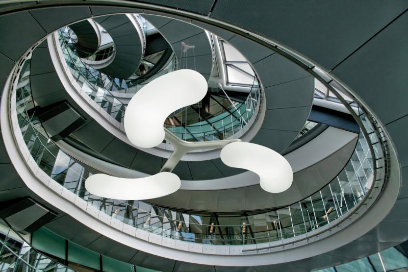 BLADE Pendelleuchte in einem Atrium von next Design BLADE Pendelleuchte in einem Atrium