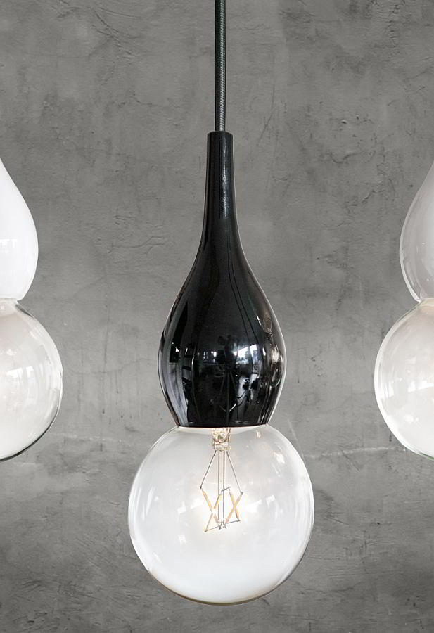 BLUBB mini Pendelleuchte, Glas schwarz, Kabel schwarz von next Design BLUBB mini Pendelleuchte, Glas schwarz, Kabel schwarz