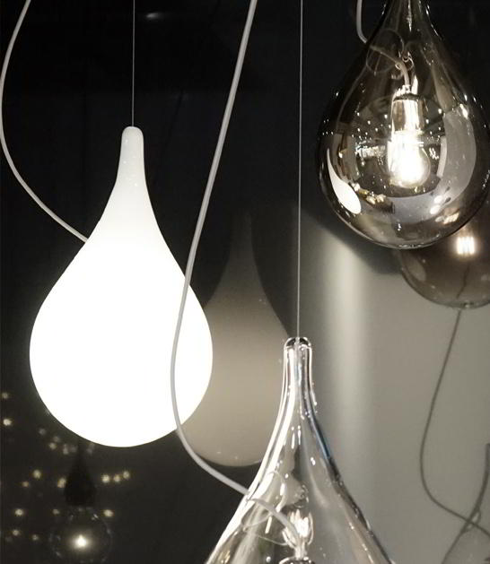 DROP_2 small Pendelleuchte, Gehäuse Glas opal, Kabel silber, Baldachin weiß von next Design DROP_2 small Pendelleuchte, Gehäuse Glas opal, Kabel silber, Baldachin weiß