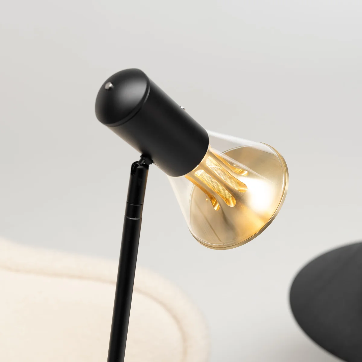 ETHICS Cone Stehlampe