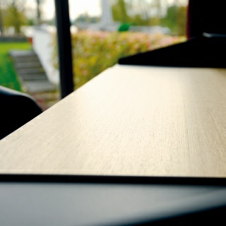 Holz-Arbeitsfläche in der Winkelansicht von RADIUS Holz-Arbeitsfläche in der Winkelansicht