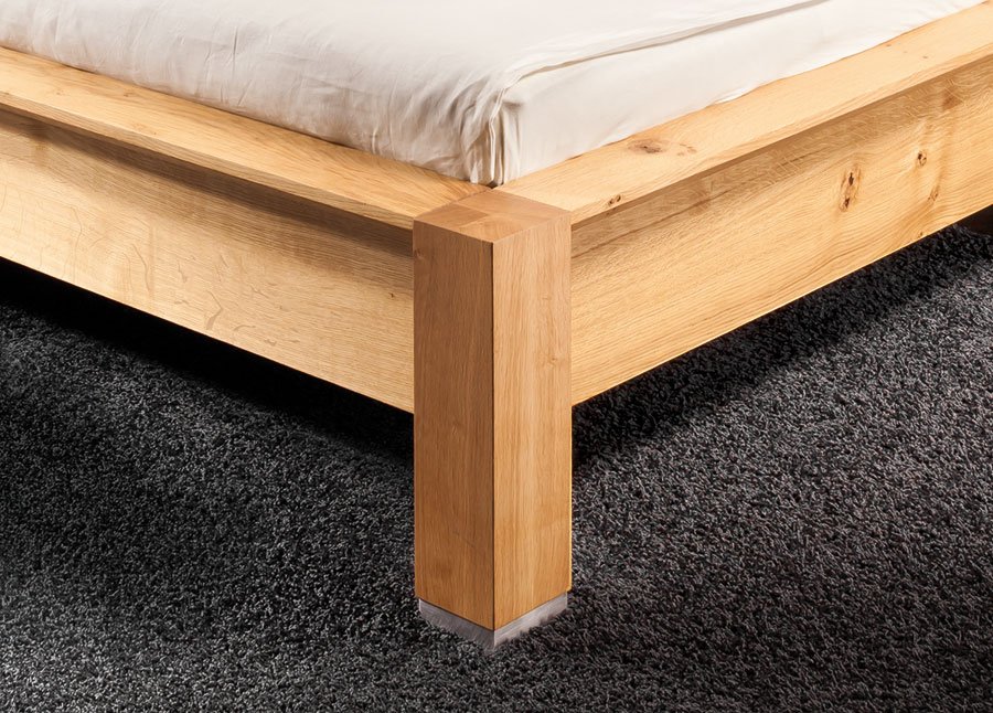 CAPO Bett Detail der Ausführung knorrige Eiche von Ruhe & Raum CAPO Bett Detail der Ausführung knorrige Eiche
