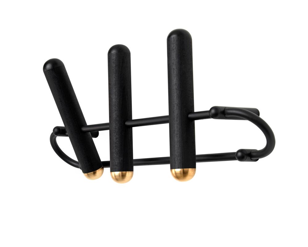 PIN Hakenleiste mit 3 Klapphaken, schwarz mit Messing von schönbuch PIN Hakenleiste mit 3 Klapphaken, schwarz mit Messing