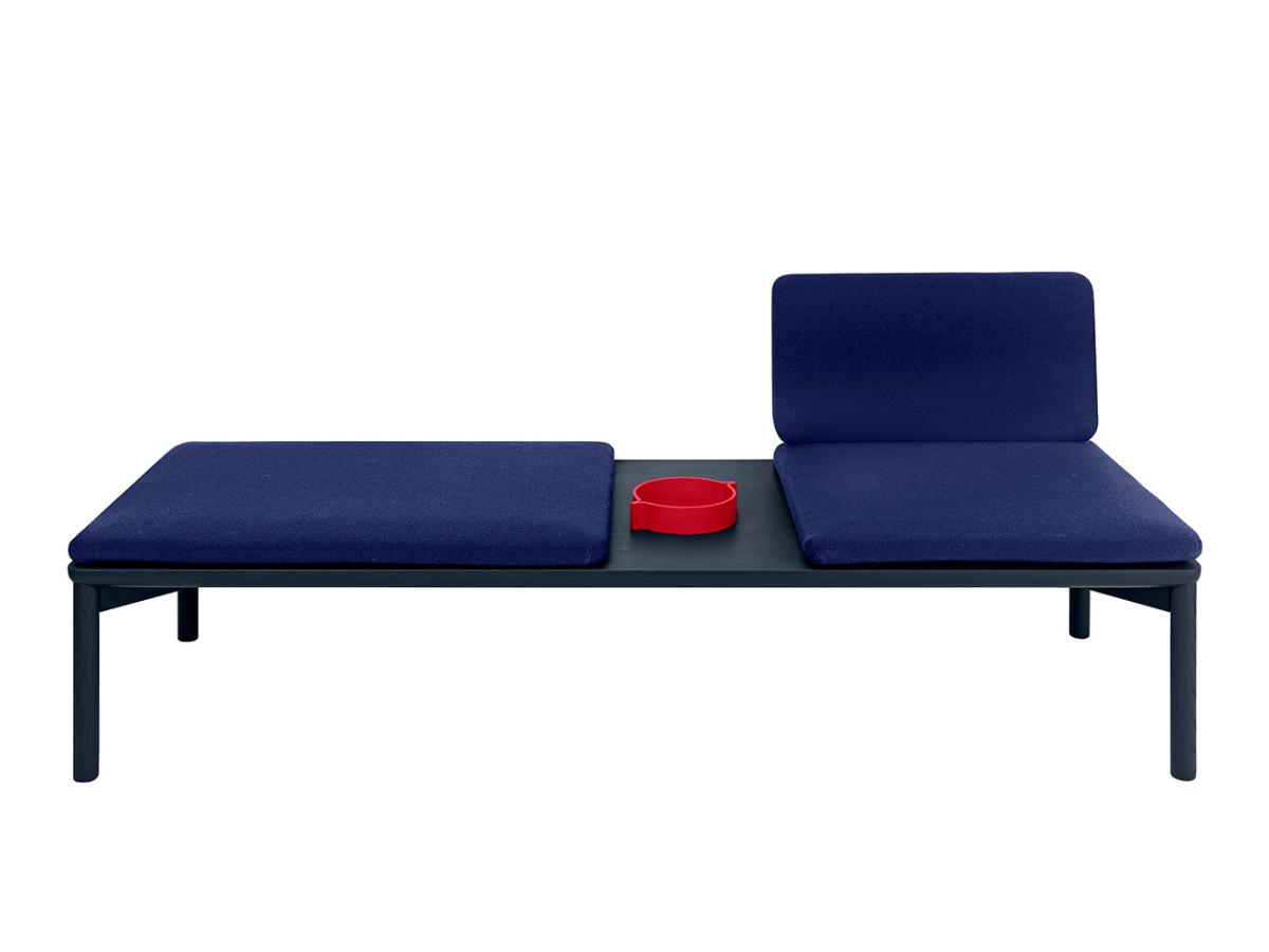 CHARPAI Daybed Bank schwarz lackiert, mit 3 Kissen von schönbuch CHARPAI Daybed Bank schwarz lackiert, mit 3 Kissen